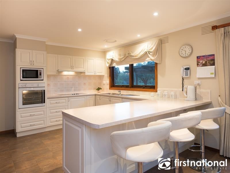 18 Oaktree Drive, Pakenham VIC 3810