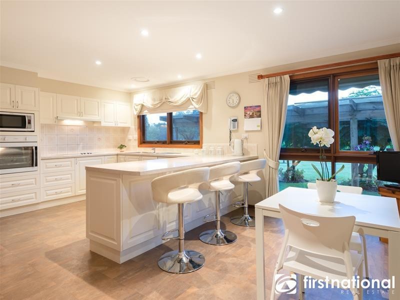 18 Oaktree Drive, Pakenham VIC 3810