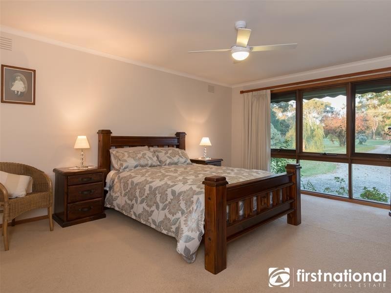 18 Oaktree Drive, Pakenham VIC 3810