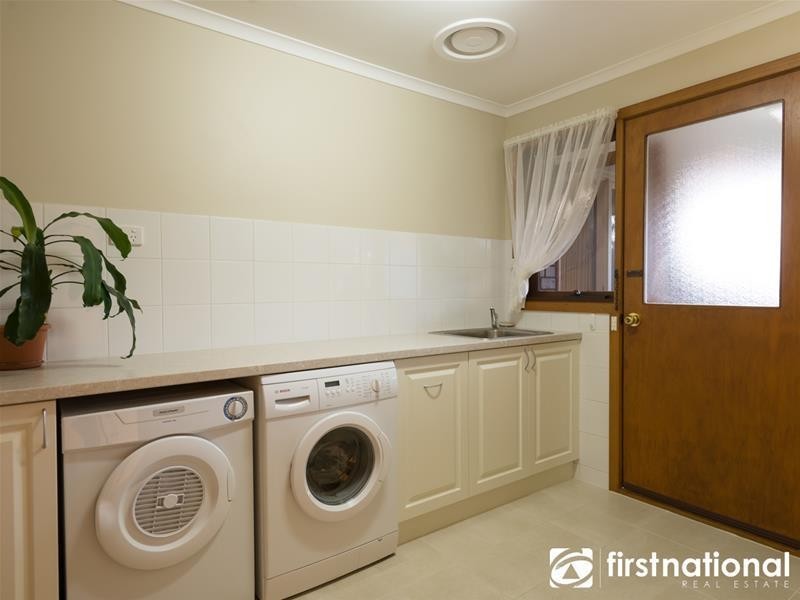 18 Oaktree Drive, Pakenham VIC 3810