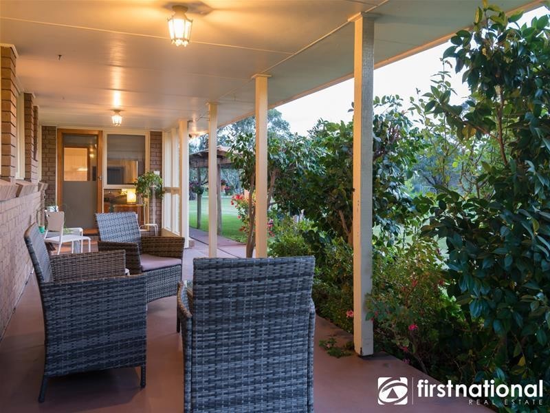 18 Oaktree Drive, Pakenham VIC 3810