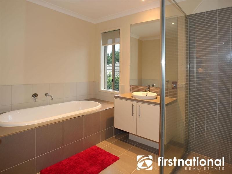 13 Kooyong Close, Officer VIC 3809