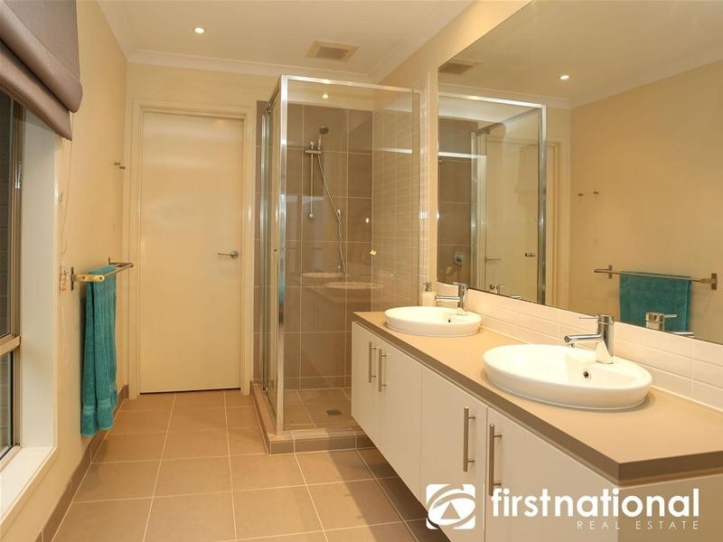 13 Kooyong Close, Officer VIC 3809