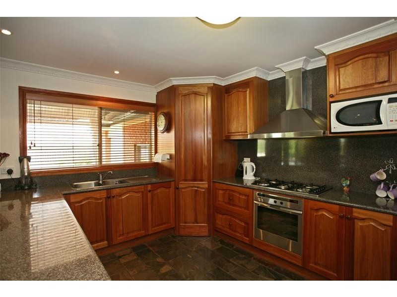 9 Millgrove Way, Berwick VIC 3806