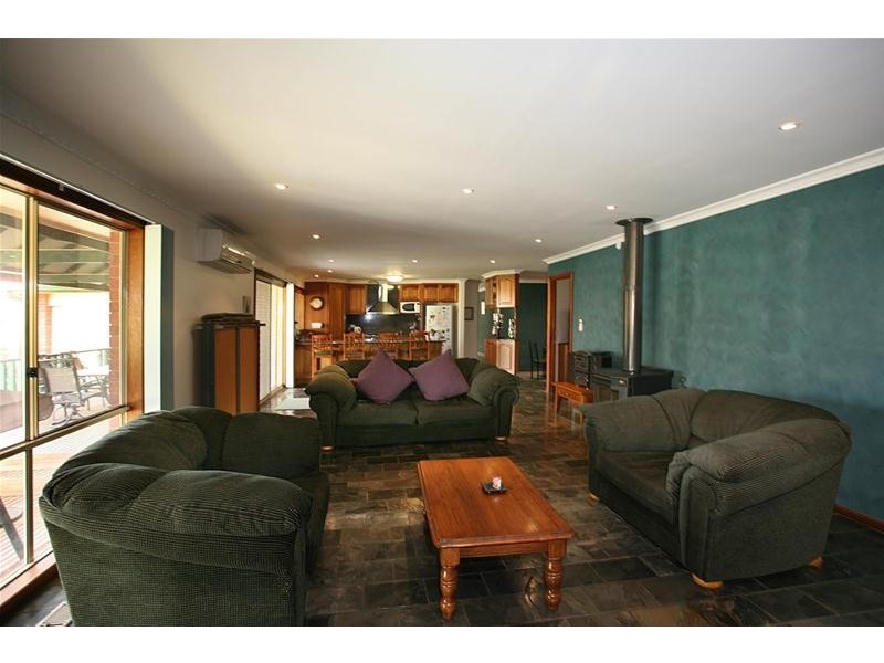 9 Millgrove Way, Berwick VIC 3806