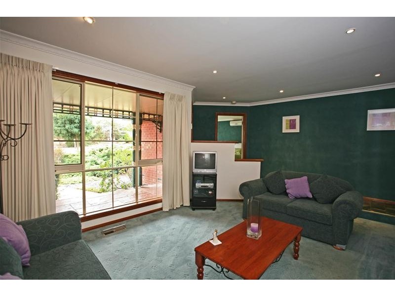 9 Millgrove Way, Berwick VIC 3806