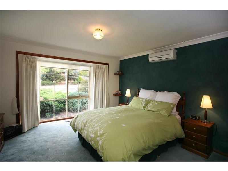 9 Millgrove Way, Berwick VIC 3806