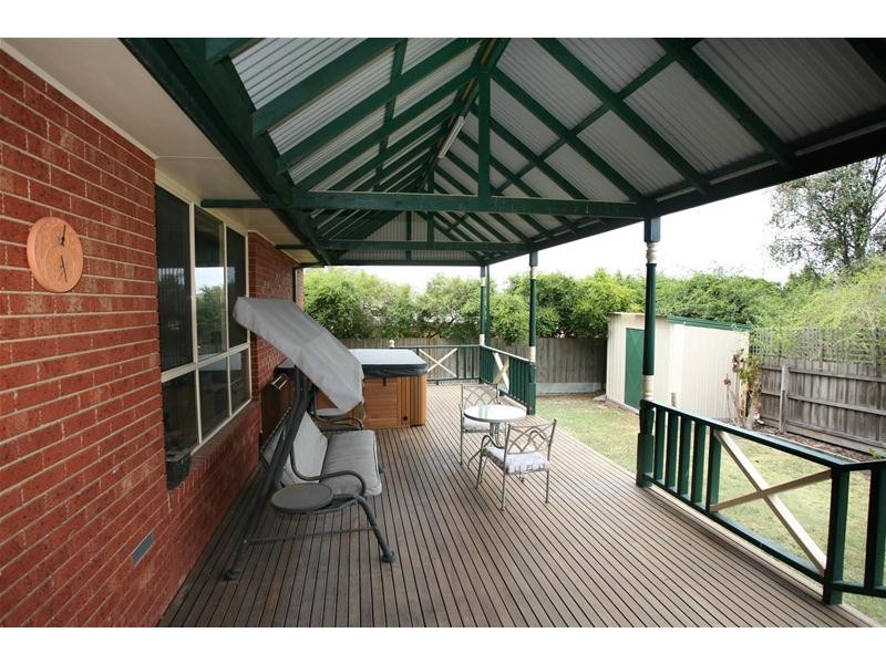 9 Millgrove Way, Berwick VIC 3806