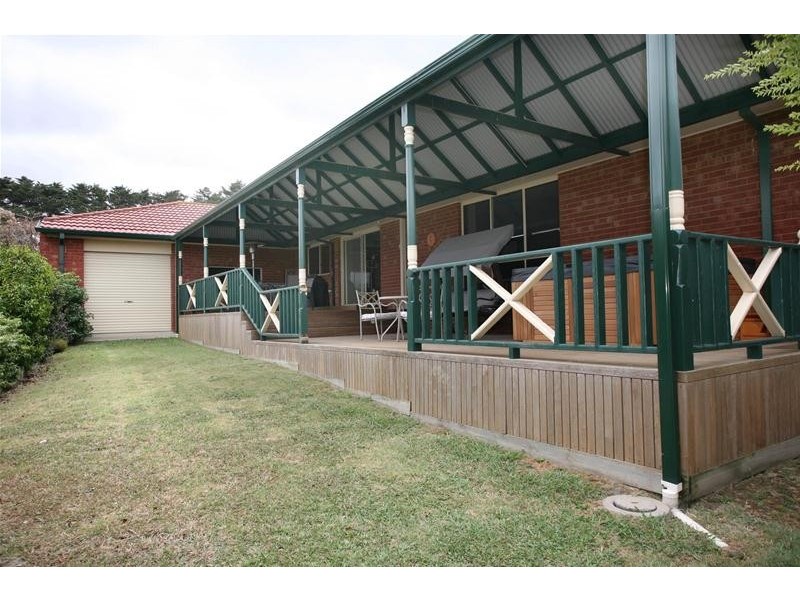 9 Millgrove Way, Berwick VIC 3806