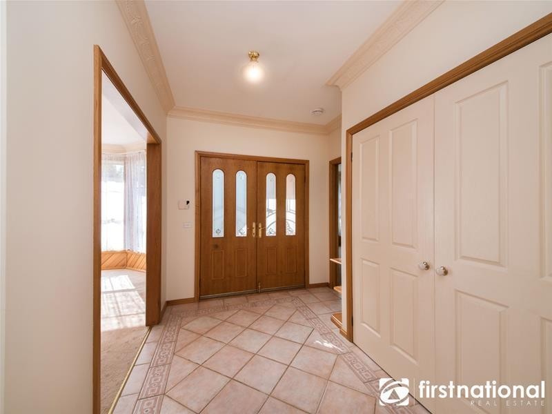 1 Kimbarra Drive, Berwick VIC 3806