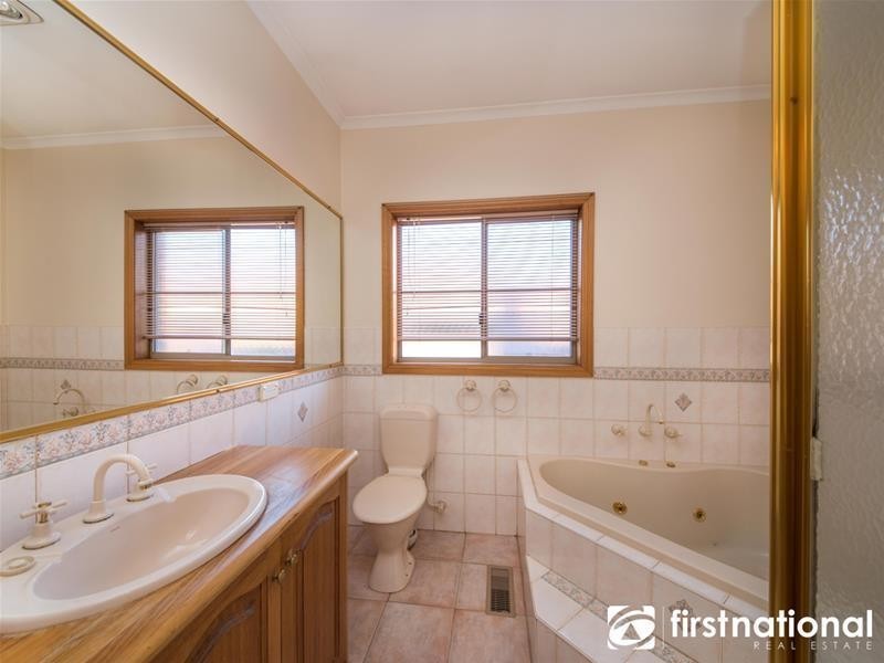 1 Kimbarra Drive, Berwick VIC 3806