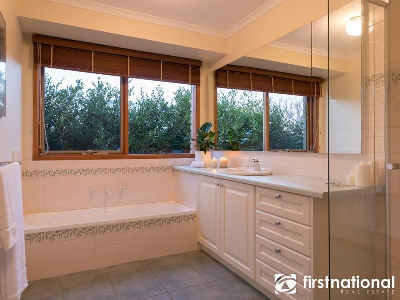 3 Lightwood Court, Berwick VIC 3806