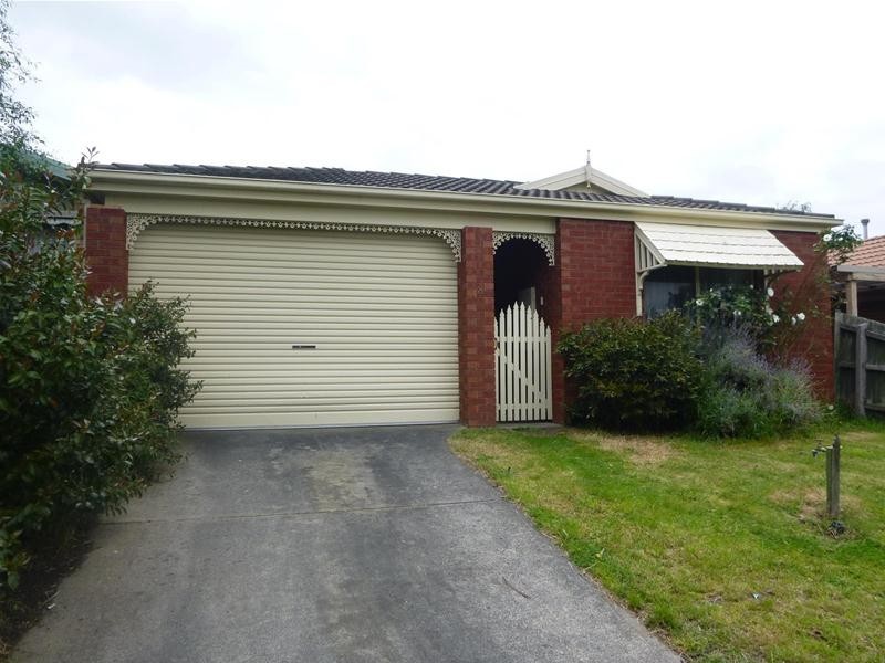 8 Mirrabook Court, Berwick VIC 3806