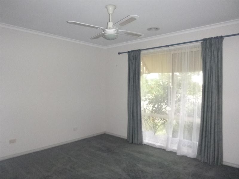 8 Mirrabook Court, Berwick VIC 3806