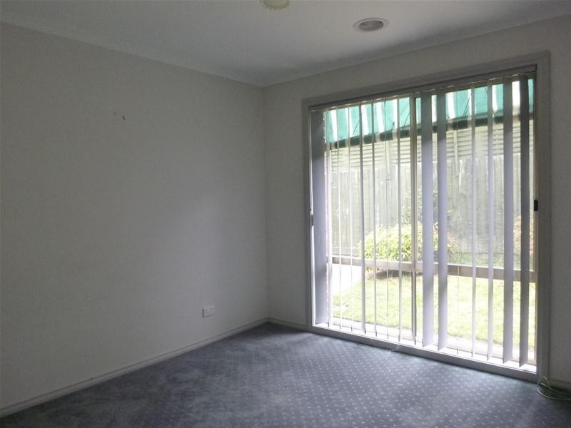 8 Mirrabook Court, Berwick VIC 3806