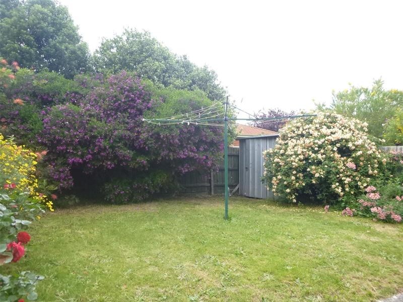 8 Mirrabook Court, Berwick VIC 3806