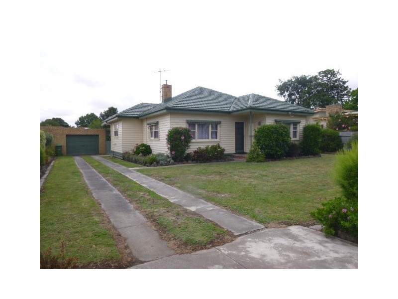 4 Henty Street, Pakenham VIC 3810