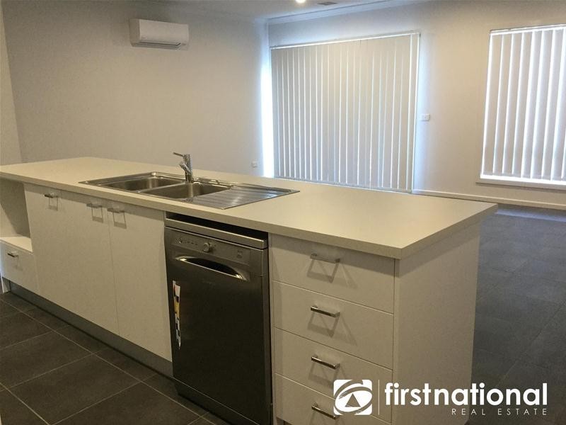 32/23 Atlantic Drive, Pakenham VIC 3810