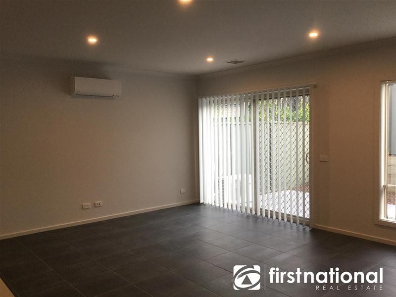 32/23 Atlantic Drive, Pakenham VIC 3810
