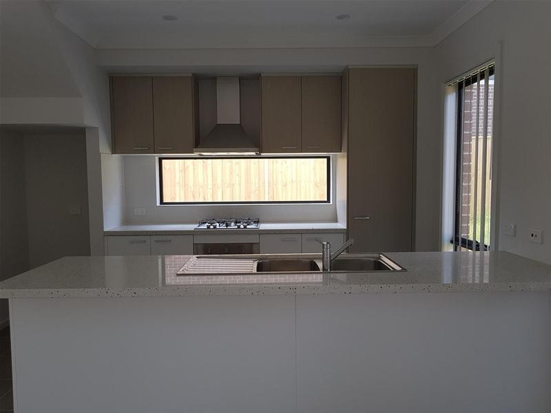 27 Barley Crescent, Clyde North VIC 3978