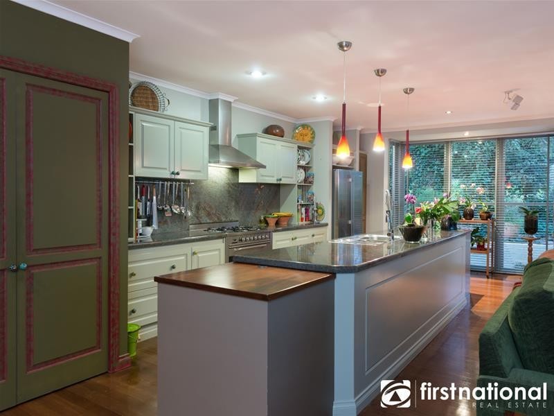 8 Scotsgate Way, Berwick VIC 3806