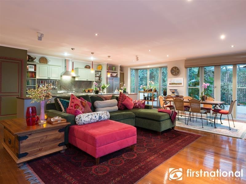 8 Scotsgate Way, Berwick VIC 3806