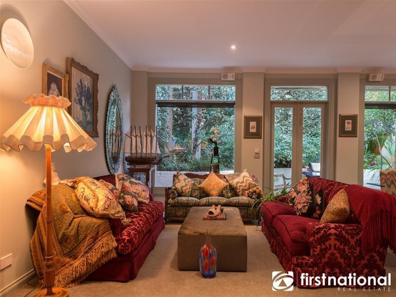 8 Scotsgate Way, Berwick VIC 3806