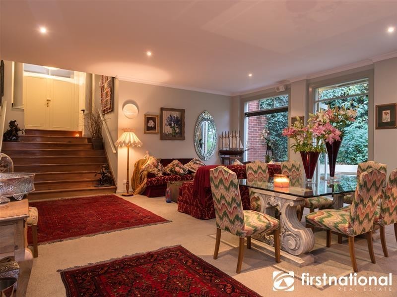 8 Scotsgate Way, Berwick VIC 3806