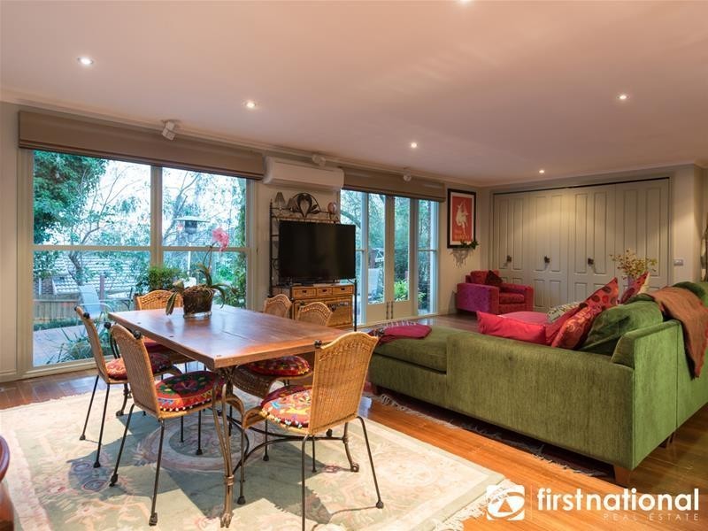 8 Scotsgate Way, Berwick VIC 3806