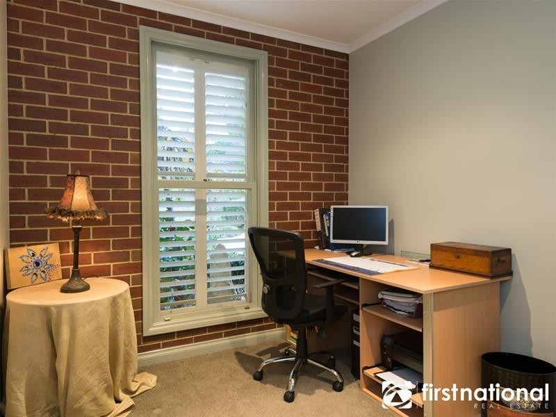 8 Scotsgate Way, Berwick VIC 3806