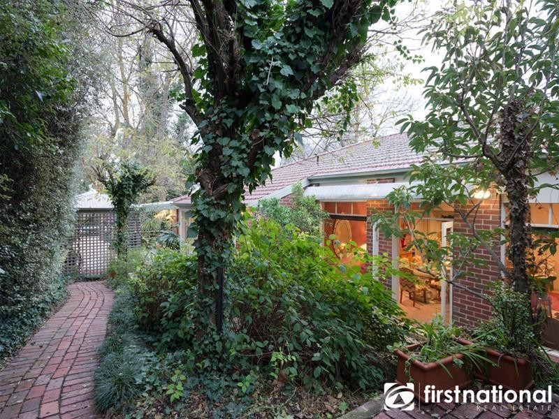 8 Scotsgate Way, Berwick VIC 3806