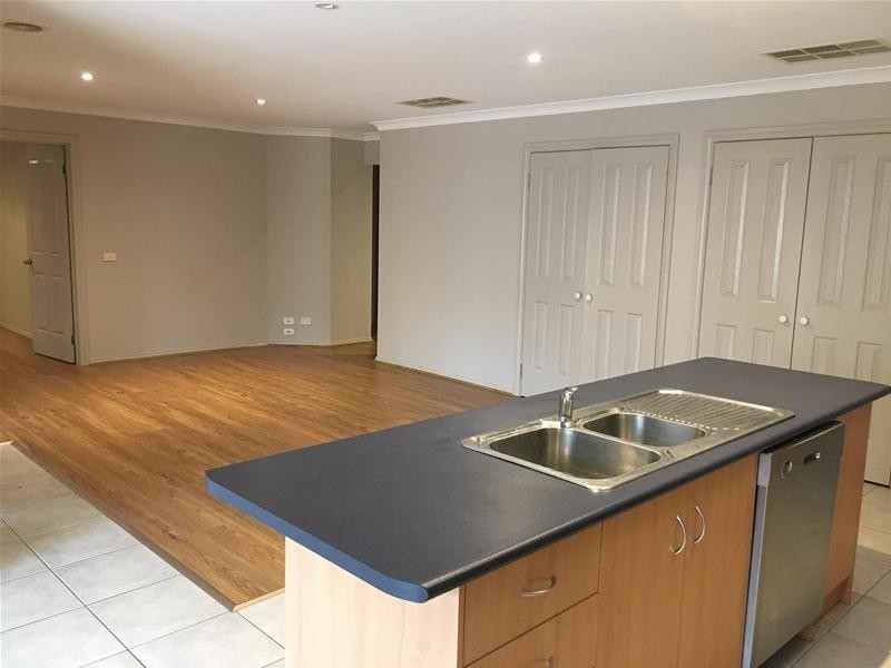 99 Skyline Way, Berwick VIC 3806