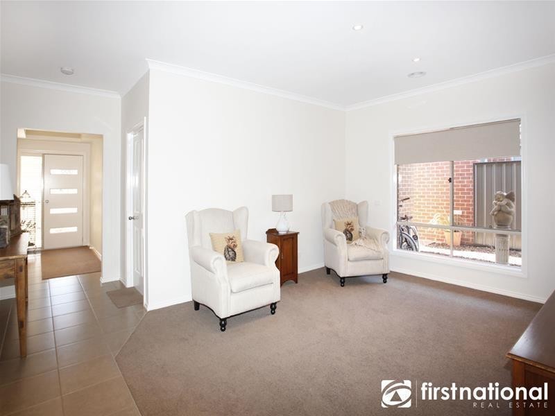 6 Half Moon Crescent, Pakenham VIC 3810