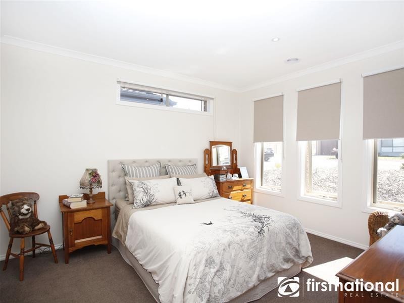 6 Half Moon Crescent, Pakenham VIC 3810