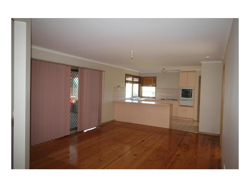 4 Craigton Court, Cranbourne North VIC 3977