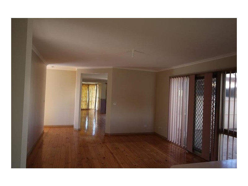 4 Craigton Court, Cranbourne North VIC 3977