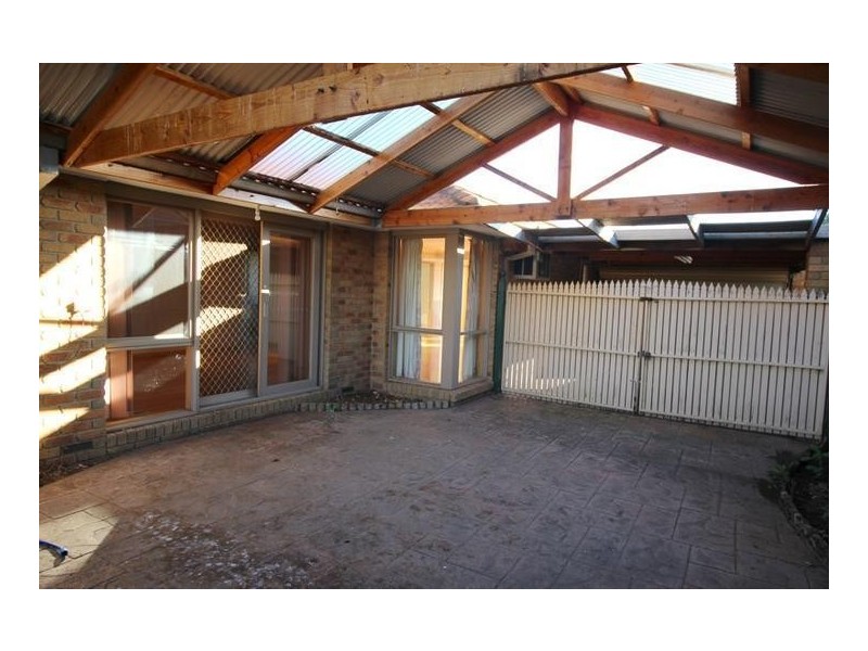 4 Craigton Court, Cranbourne North VIC 3977