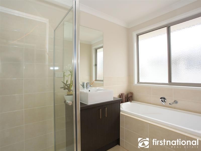 11/290 Centre Road, Narre Warren South VIC 3805