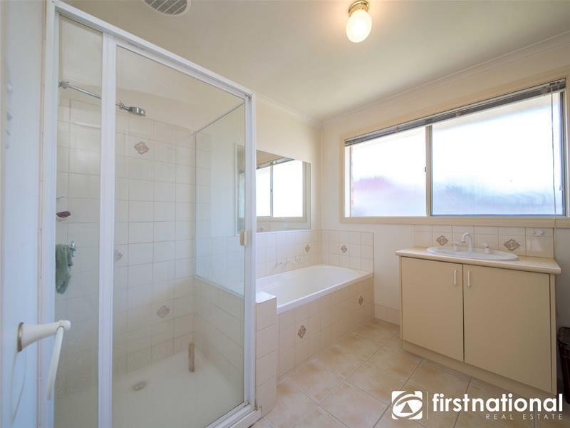 2/63 Cheviot Avenue, Berwick VIC 3806