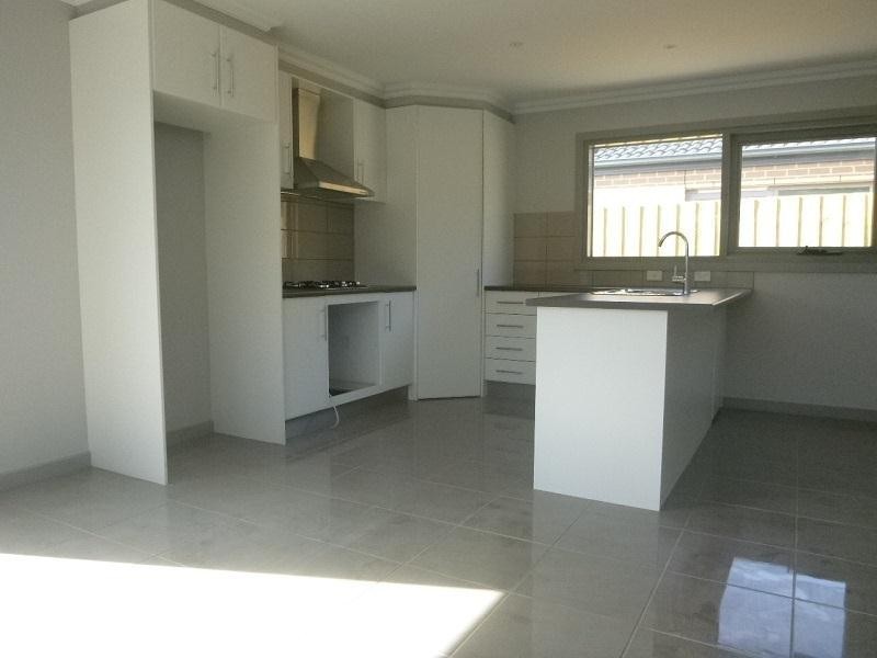 1/8 Pomegranate Way, Pakenham VIC 3810