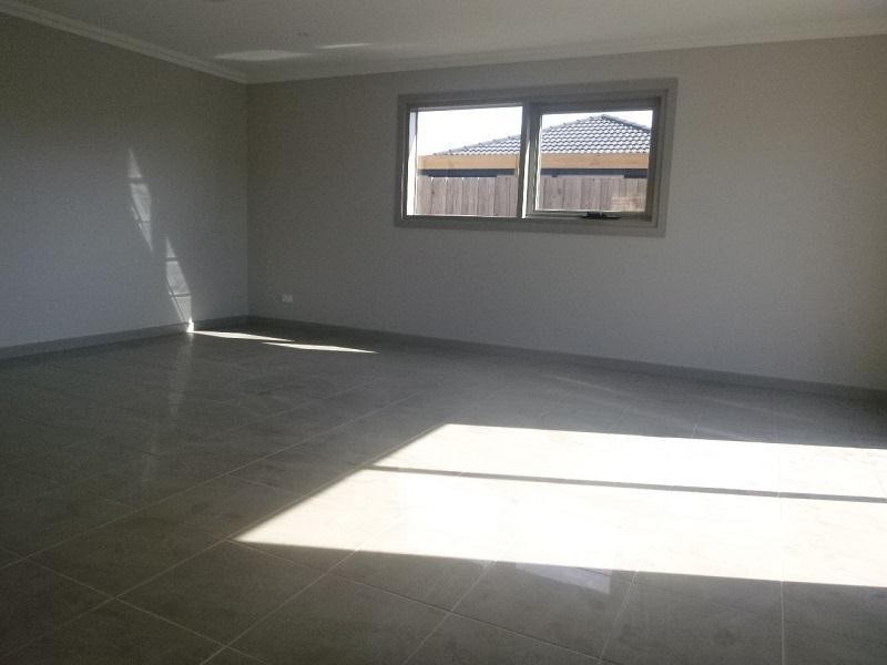 1/8 Pomegranate Way, Pakenham VIC 3810