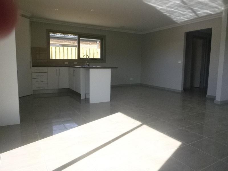 1/8 Pomegranate Way, Pakenham VIC 3810