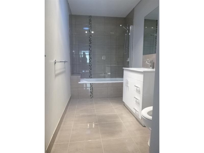 1/8 Pomegranate Way, Pakenham VIC 3810