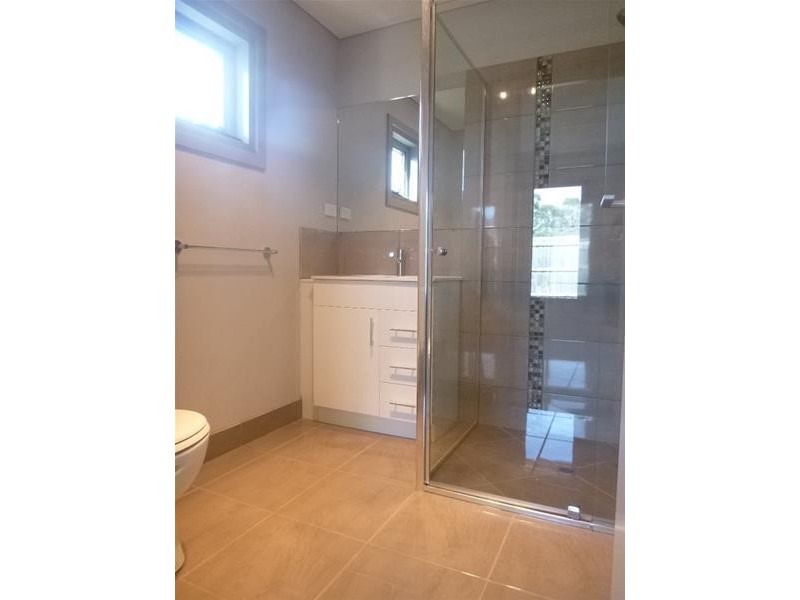 1/8 Pomegranate Way, Pakenham VIC 3810