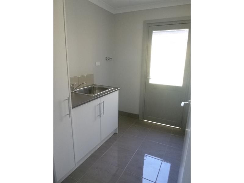 1/8 Pomegranate Way, Pakenham VIC 3810