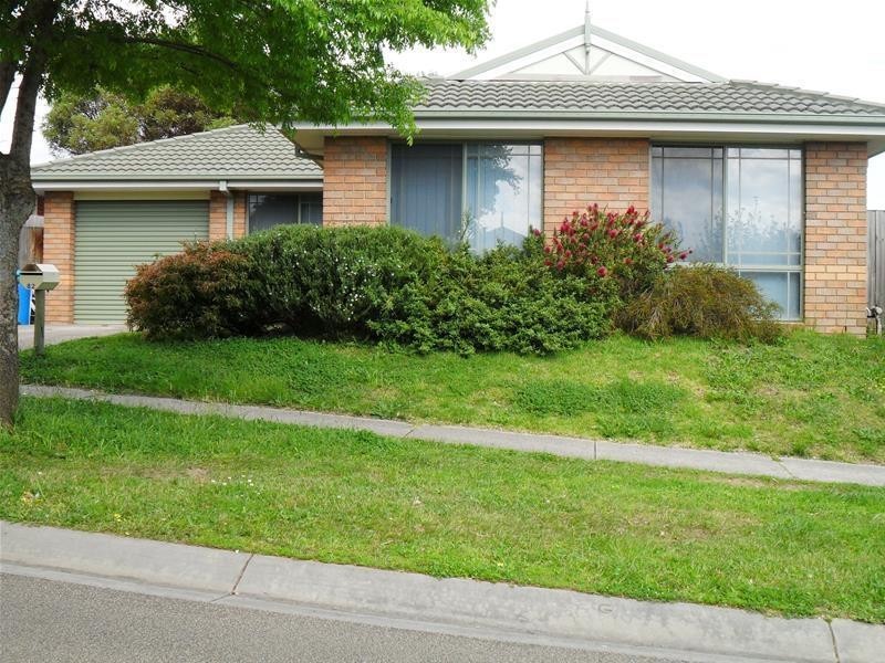82 Lakeview Drive, Narre Warren South VIC 3805