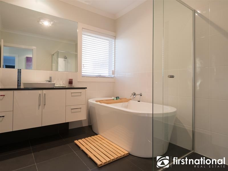 5 Yaldara Drive, Berwick VIC 3806