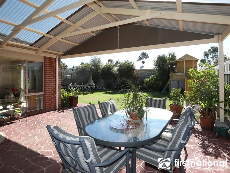 17 Freeman Drive, Pakenham VIC 3810