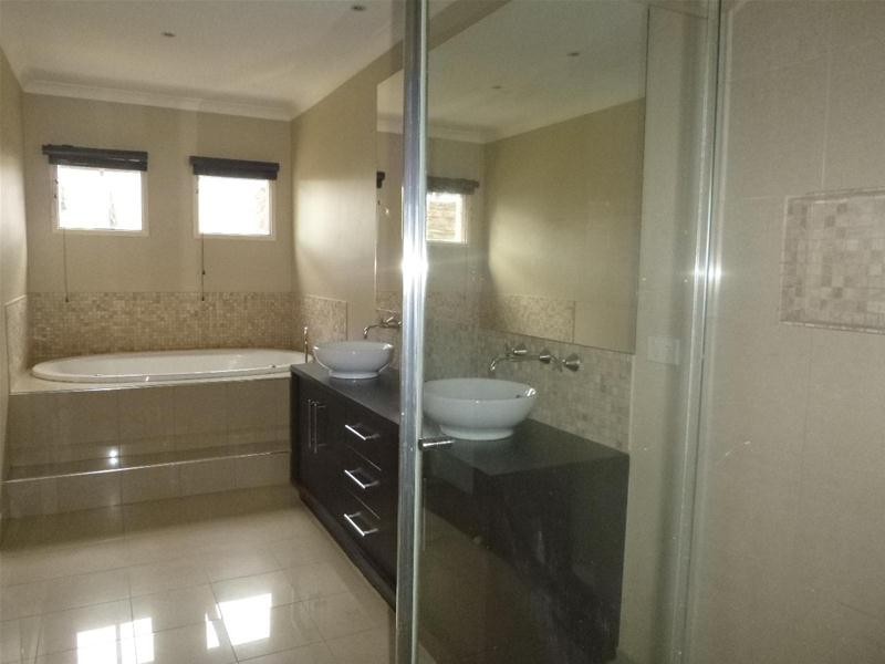 24 Chase Boulevard, Berwick VIC 3806