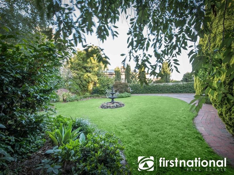 42 Outlook Drive, Berwick VIC 3806